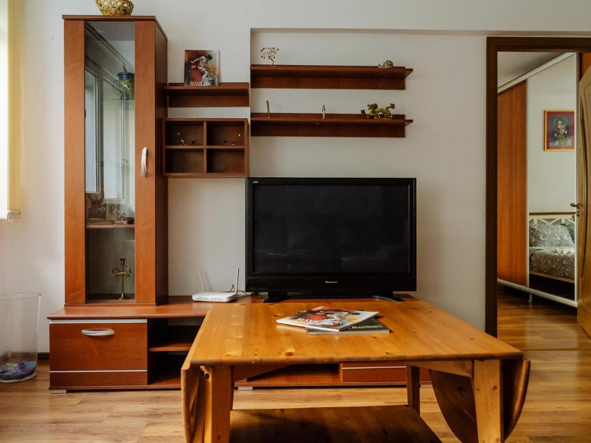 Old Town Historic Apartment With Backyard Mini Park Бухарест Экстерьер фото
