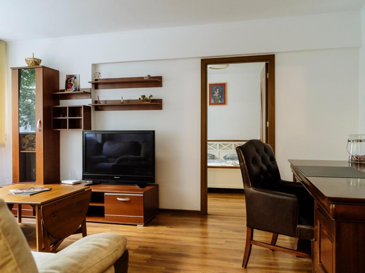 Old Town Historic Apartment With Backyard Mini Park Бухарест Экстерьер фото