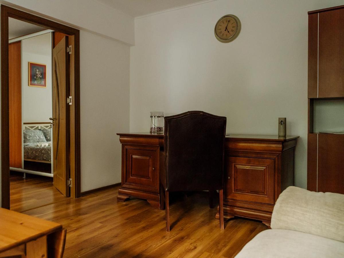 Old Town Historic Apartment With Backyard Mini Park Бухарест Экстерьер фото