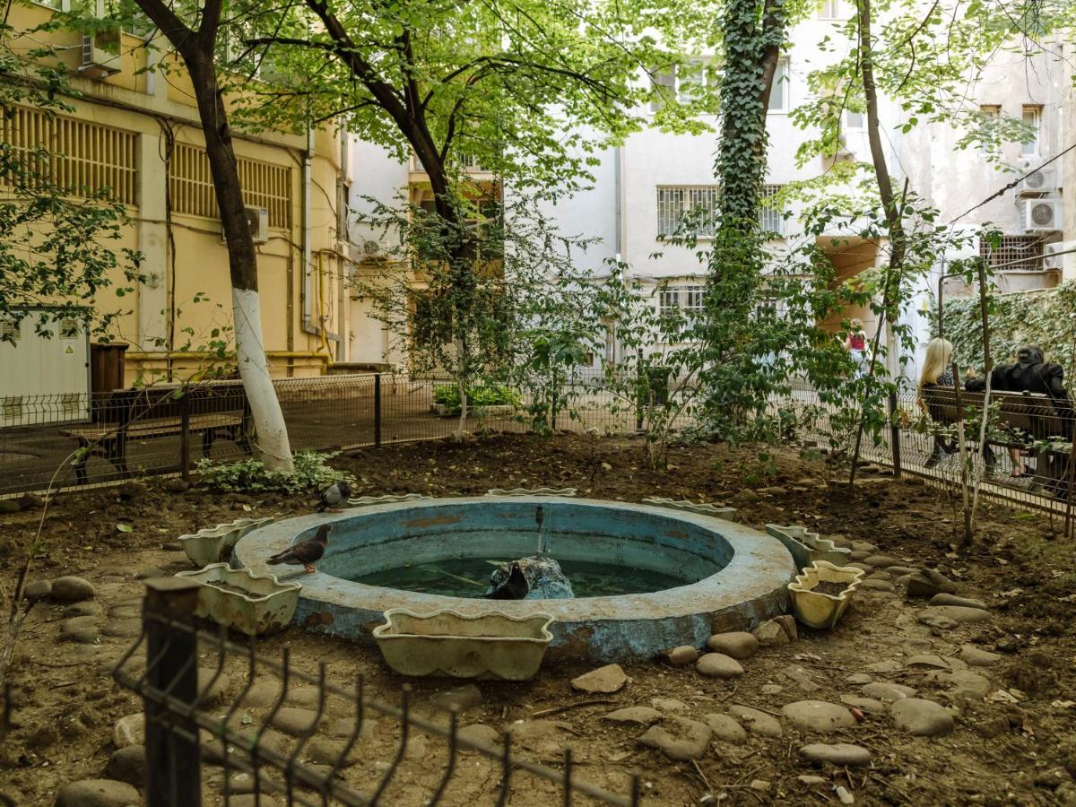 Old Town Historic Apartment With Backyard Mini Park Бухарест Экстерьер фото